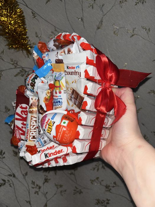 Солодкий подарунковий бокс Kinder & KitKat | Подарунок дівчині, дитині