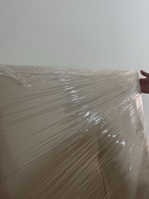 Cabeceira de cama bege em napa