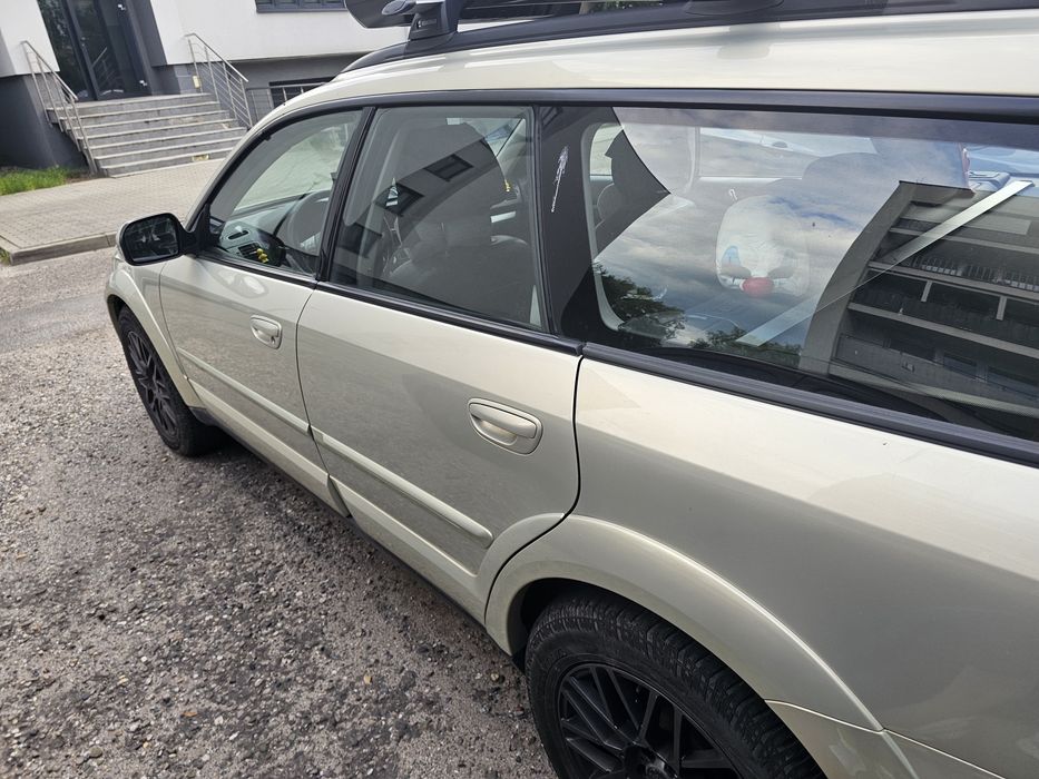 Subaru outback. 3.0 gaz