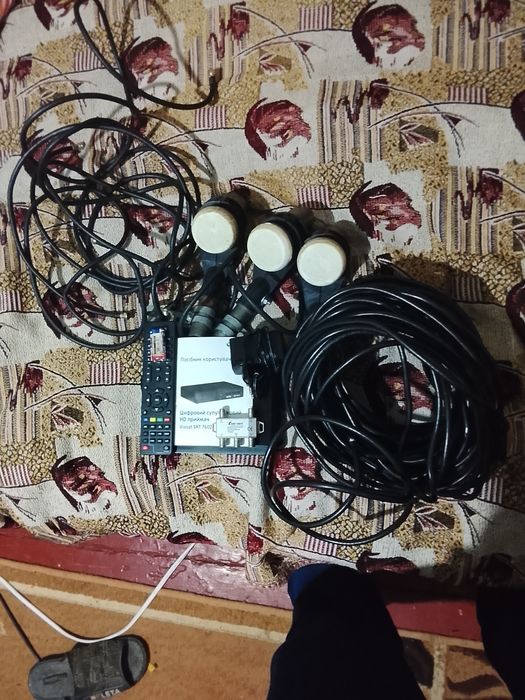 Кабель антенный,пульт от  viasat-тюнер viasat