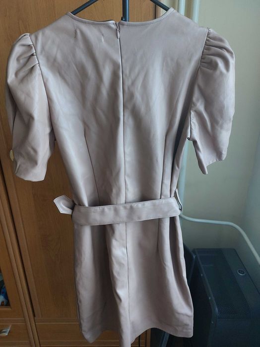 Sukienka na różne okazje a'la skóra