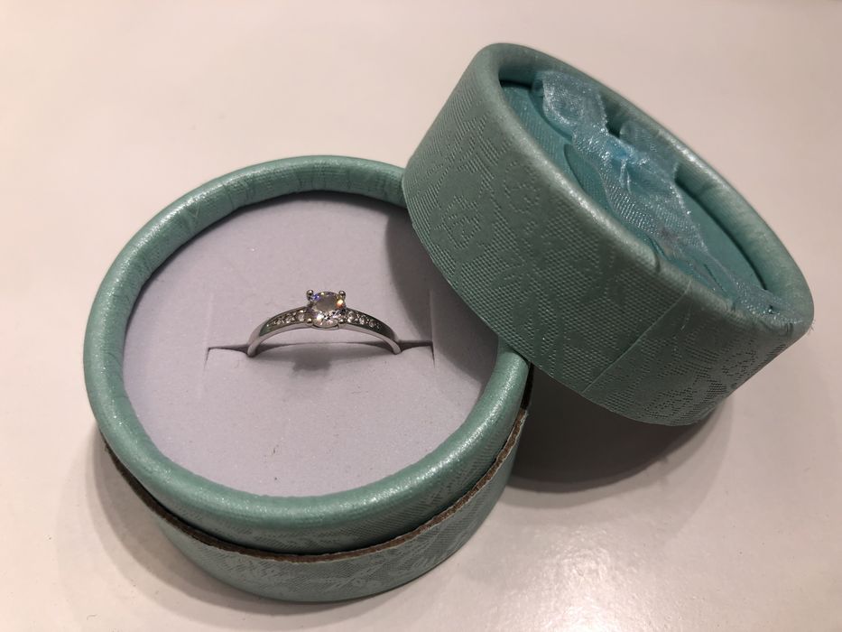 Кольцо белое золото 17,5