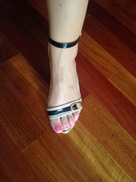 Sandálias da Seaside , beje e preta em verniz