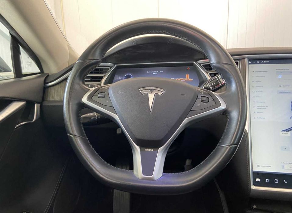 Tesla Model S 85 com carregamentos grátis para sempre (18.000€)