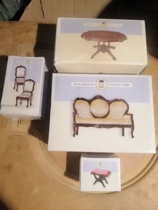 Меблі в мініатюри будинок мрії