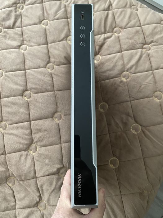 IP відеореєстратор з PoE Hikvision DS-7608NI-Q2/8P 8-канальний