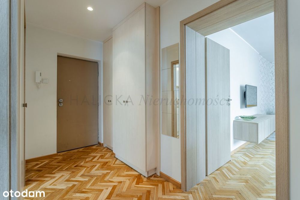Niezależne pokoje, balkon z widokiem na zieleń