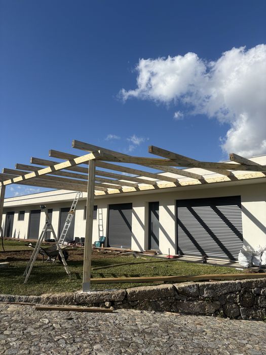 Construcao de areas exteriores em madeira (trabalho profissional)