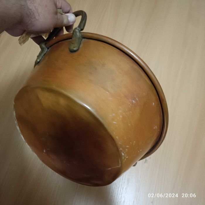 Tacho em cobre com mais de quatro décadas