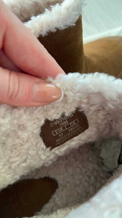 Уги новенькі від Zara