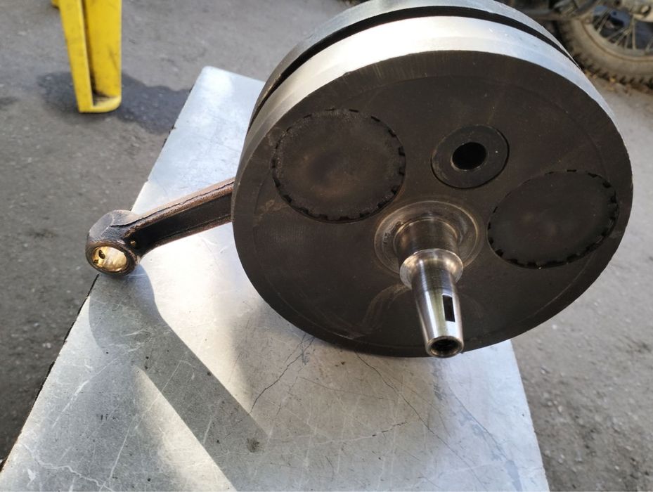 Коленвал Планета (гарний стан)