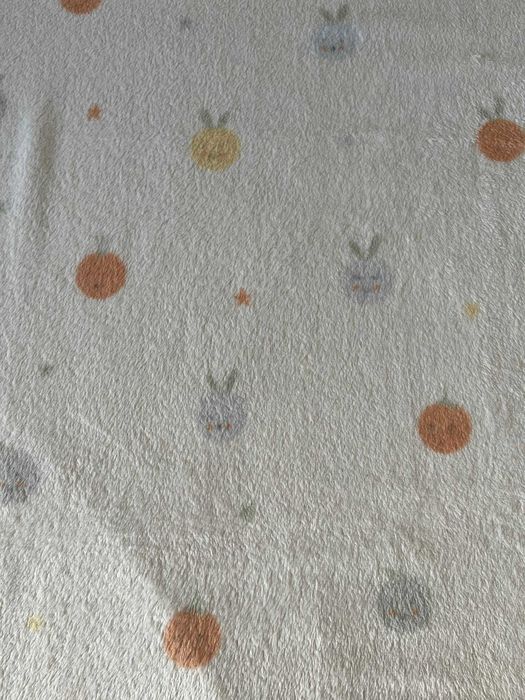 Mantinha de bebé branca com frutinhas, 90 x 118 cm