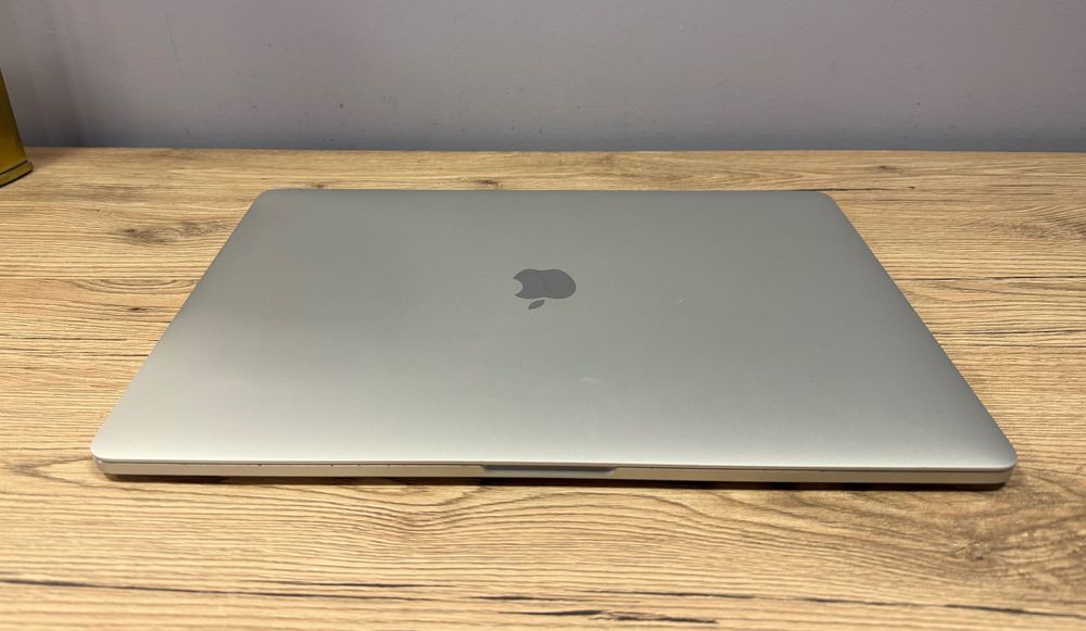 MacBook PRO 15 2018 i7 2.6/ 16 RAM/ 512 / Radeon Pro 560X Silver