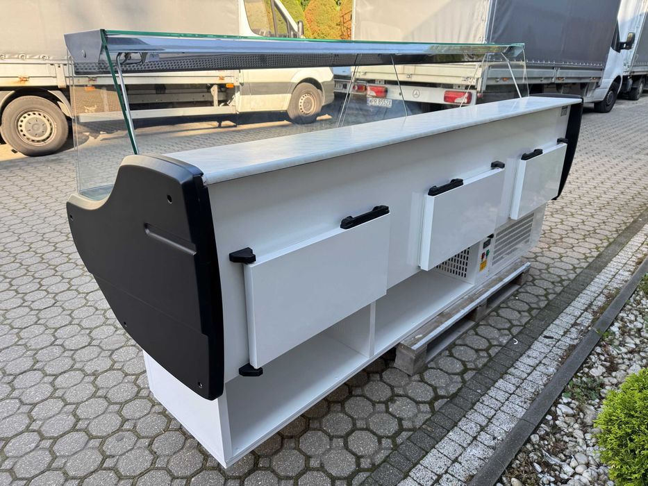 Lada witryna chłodnicza MAWI dł. 2.5 m. I inne urządzenia. GWARANCJA!!