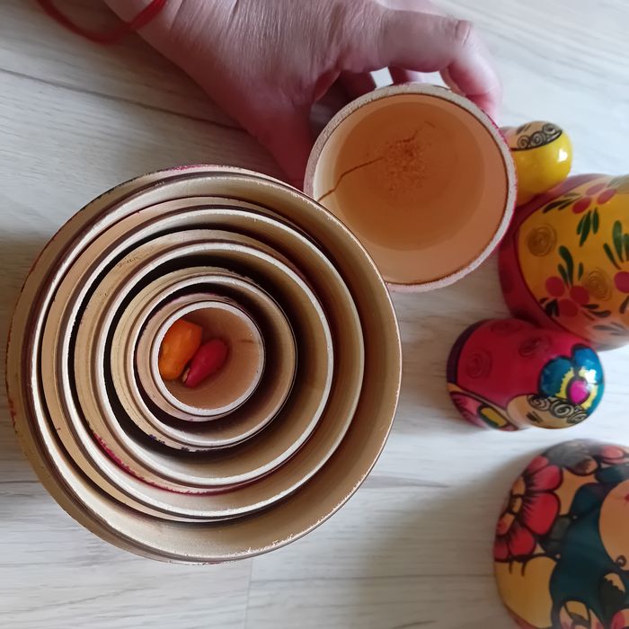 Matrioszka duża 7 sztuk drewno 40 lat