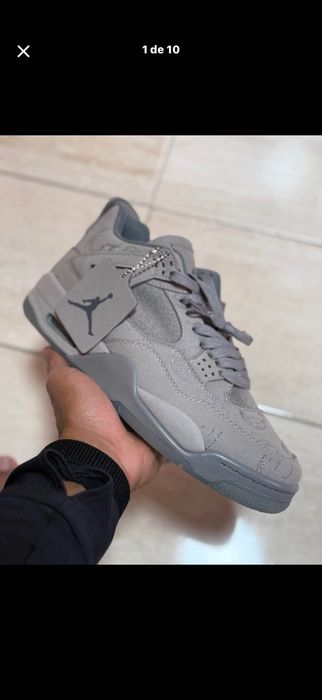 Air Jordan 4 kaws