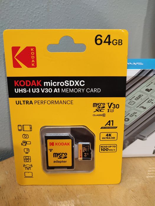 Karta microSDXC 64GB Kodak + adapter ShuoLe SATA na USB-C ekran LCD.
