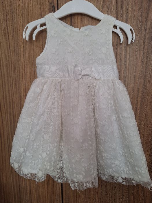 Elegancka koronkowa sukienka