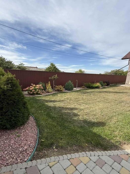 Продам сучасний двоповерховий будинок 180кв.м. з усіма комунікаціями