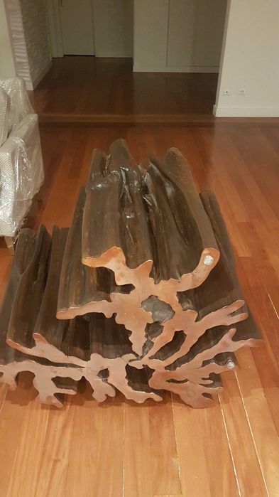 Mesa de jantar em tronco madeira tropical  – Peça única banhada a ouro