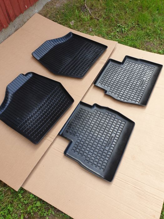 Dywaniki plastikowe volvo 340/360  88 rok ORYGINALNE VOLVO