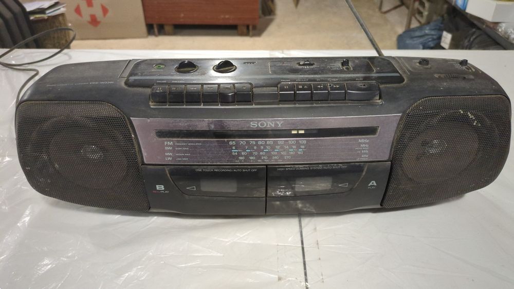 Продам магнітофон SONY