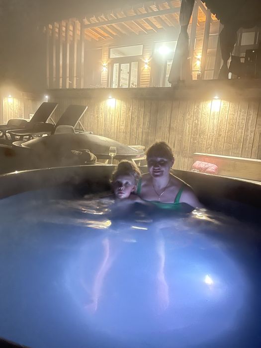 Будиночки біля води Київ Осокорки(домики у воды ЧАН)подобово посуточно