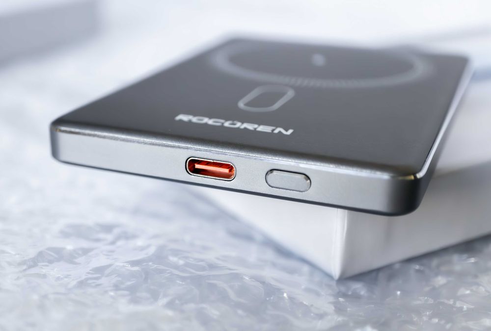 Компактний павербанк Rocoren Wireless Magnetic 5000mAh 15W PowerBank