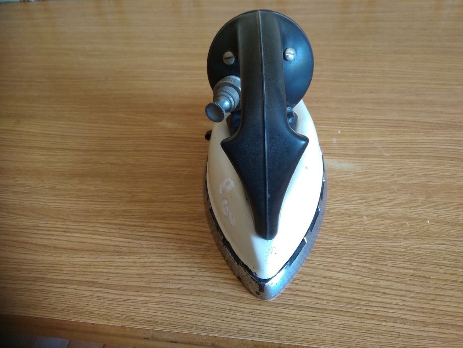 Ferro de passar a petróleo