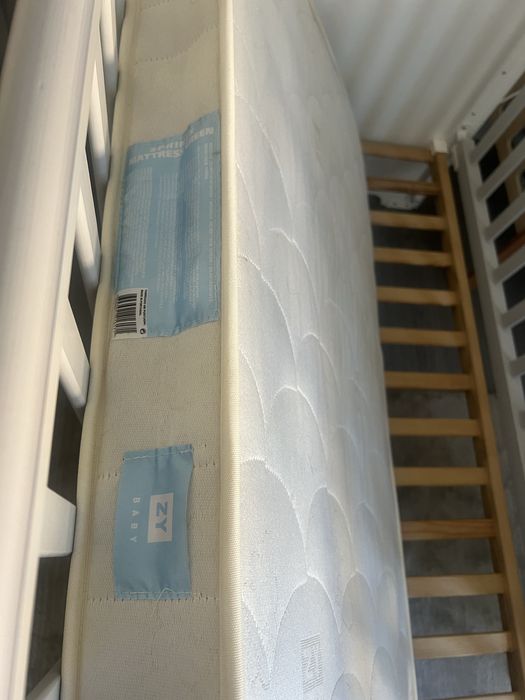 Berço/cama de grades com colchão ZY