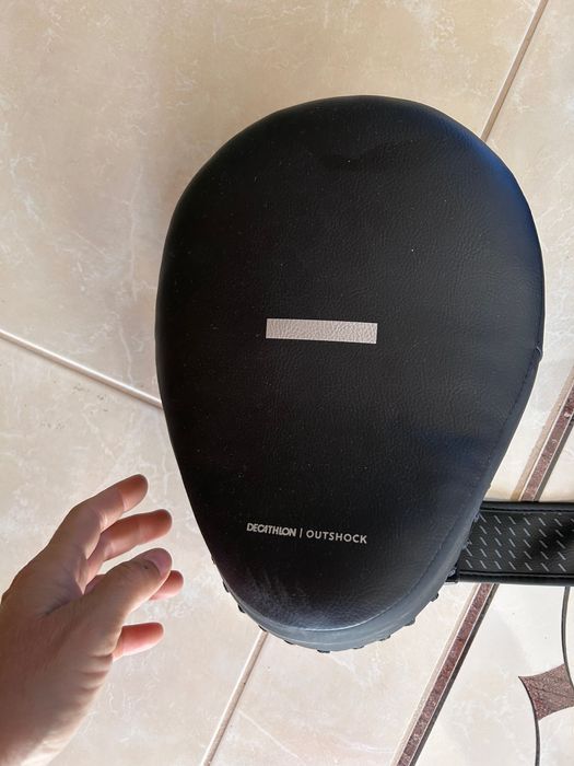 Luvas- caneleiras com pé- plaustrons para boxe