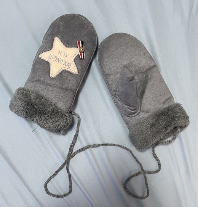 Szare puchate rękawiczki