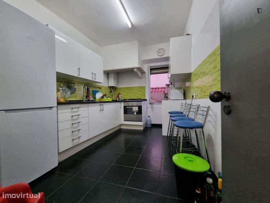 Quarto - localizado em Alcântara Lisbon