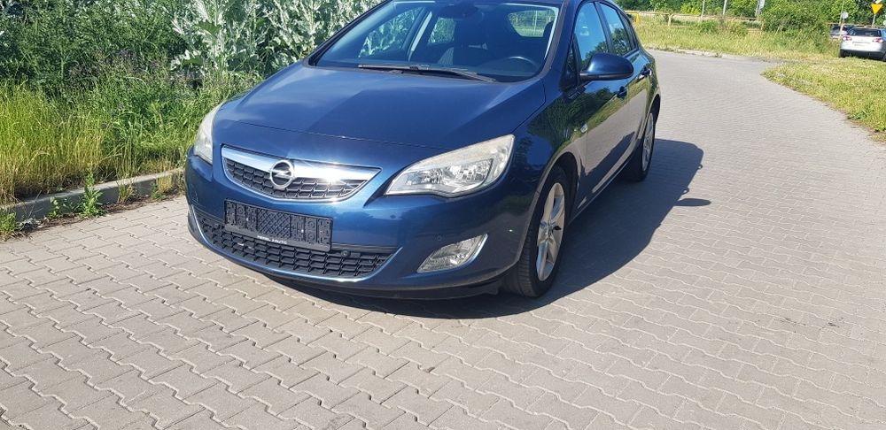 Astra j benzyna Klima el serv