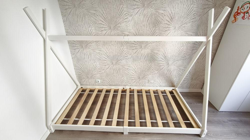 Cama Montessori + roupeiro de criança