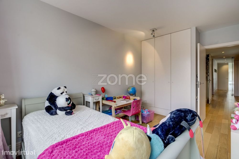 Apartamento T3 todo renovado c/garagem na Av. de Londres em Guimarães