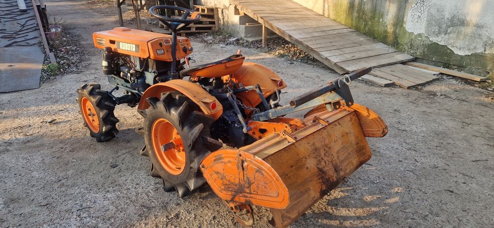 KUBOTA  В 6000 тракто
