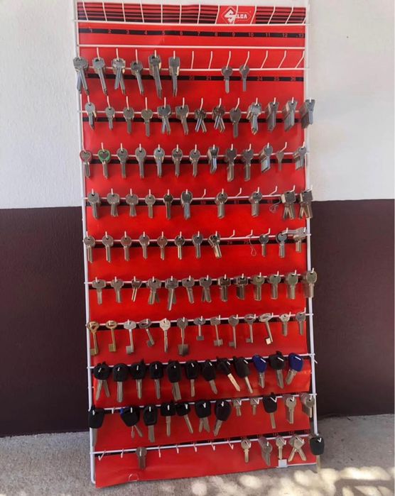 Maquina fazer chaves silca  !como nova!