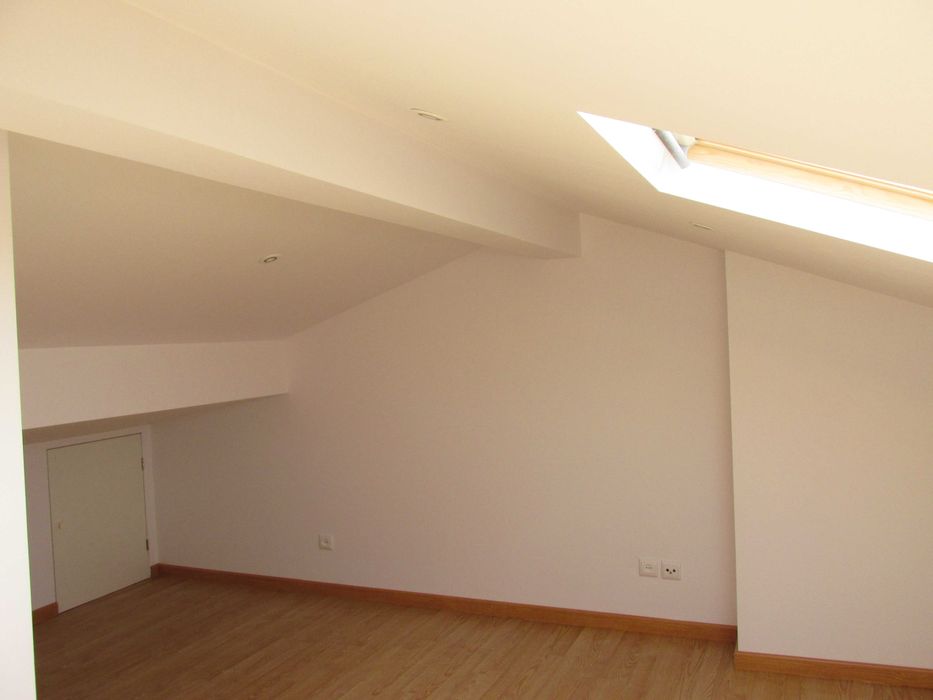 Remodelações casas, apartamentos. Casas de banhos. Tetos falsos. Divisórias em pladur. Pintura. Pavimentos flutuantes.
