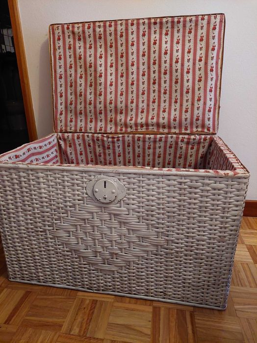 Baú em verga antigo