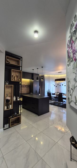 Продаж просторого будинку