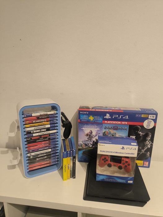 PS4 1tb bom estado + 2 comandos + vários jogos