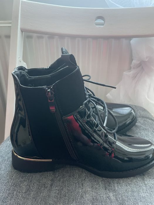 Nowe lakierowane botki rozm.36