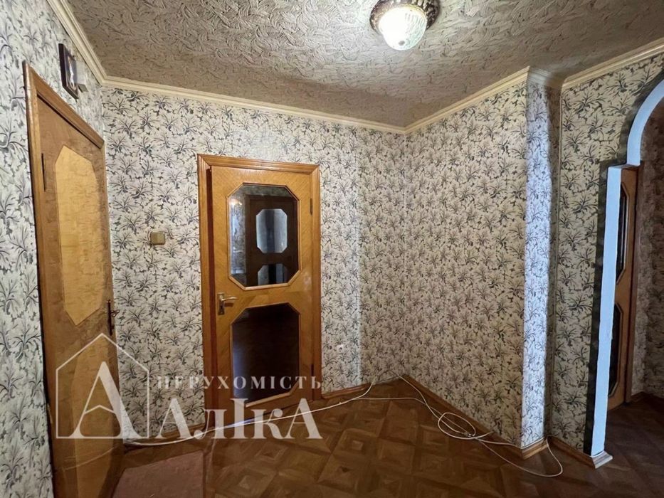 Продам 3-кімнатну квартиру з індивідуальним опаленням  в самому ЦЕНТРІ