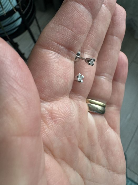 Продам гвоздики з діамантами