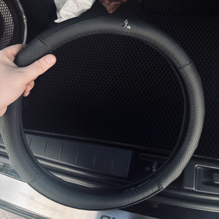 Кожаный чехол на руль mitsubishi black
