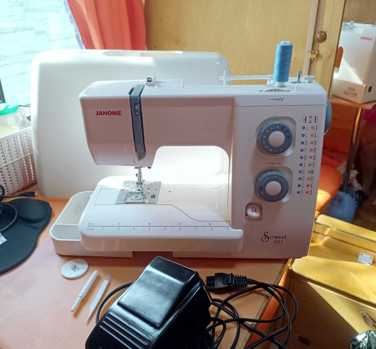 Maszyna do szycia Janome Sewist 521