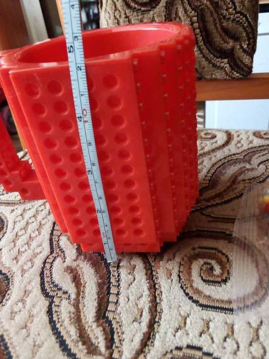 Kubek z ludzikiem z klocków