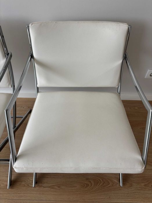 Cadeiras brancas, muito elegantes!!!