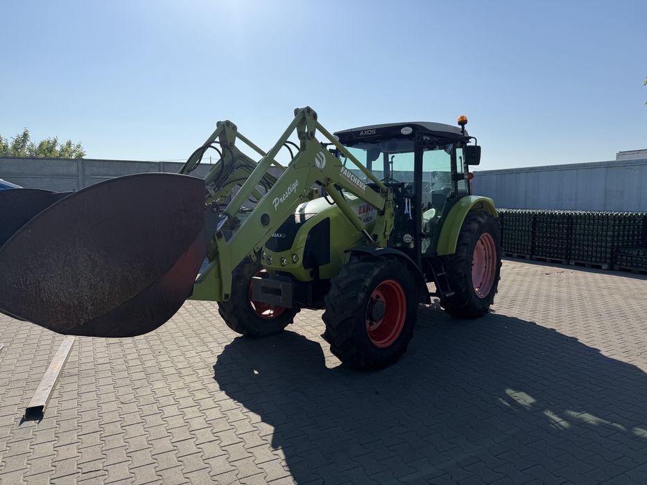 Claas Axos 330 z ładowaczem